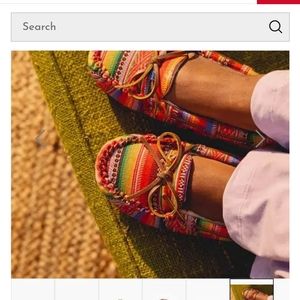 NWOT Minnetonka Cally Frisco Stripe Slipper